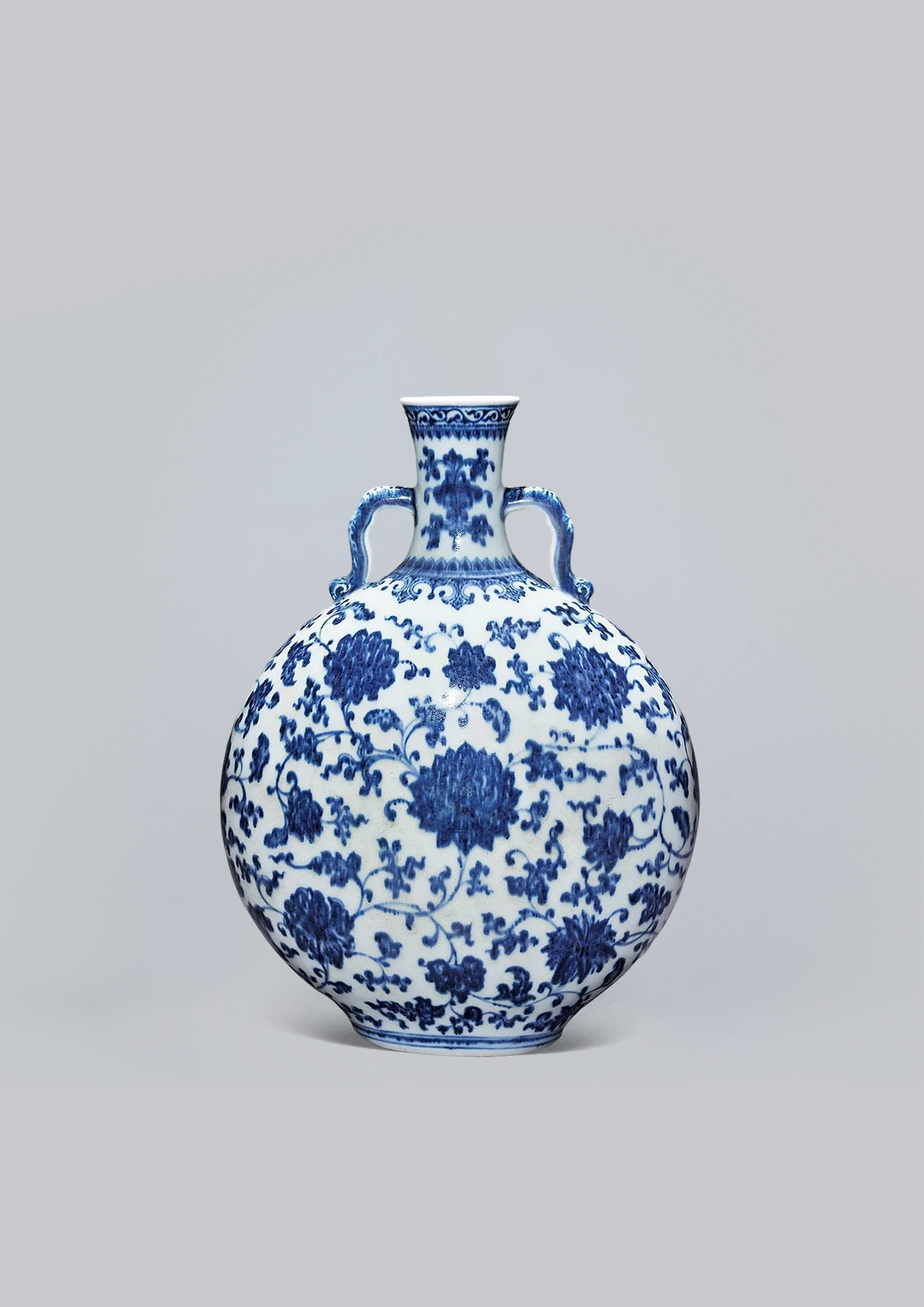 清雍正 青花缠枝莲纹抱月瓶