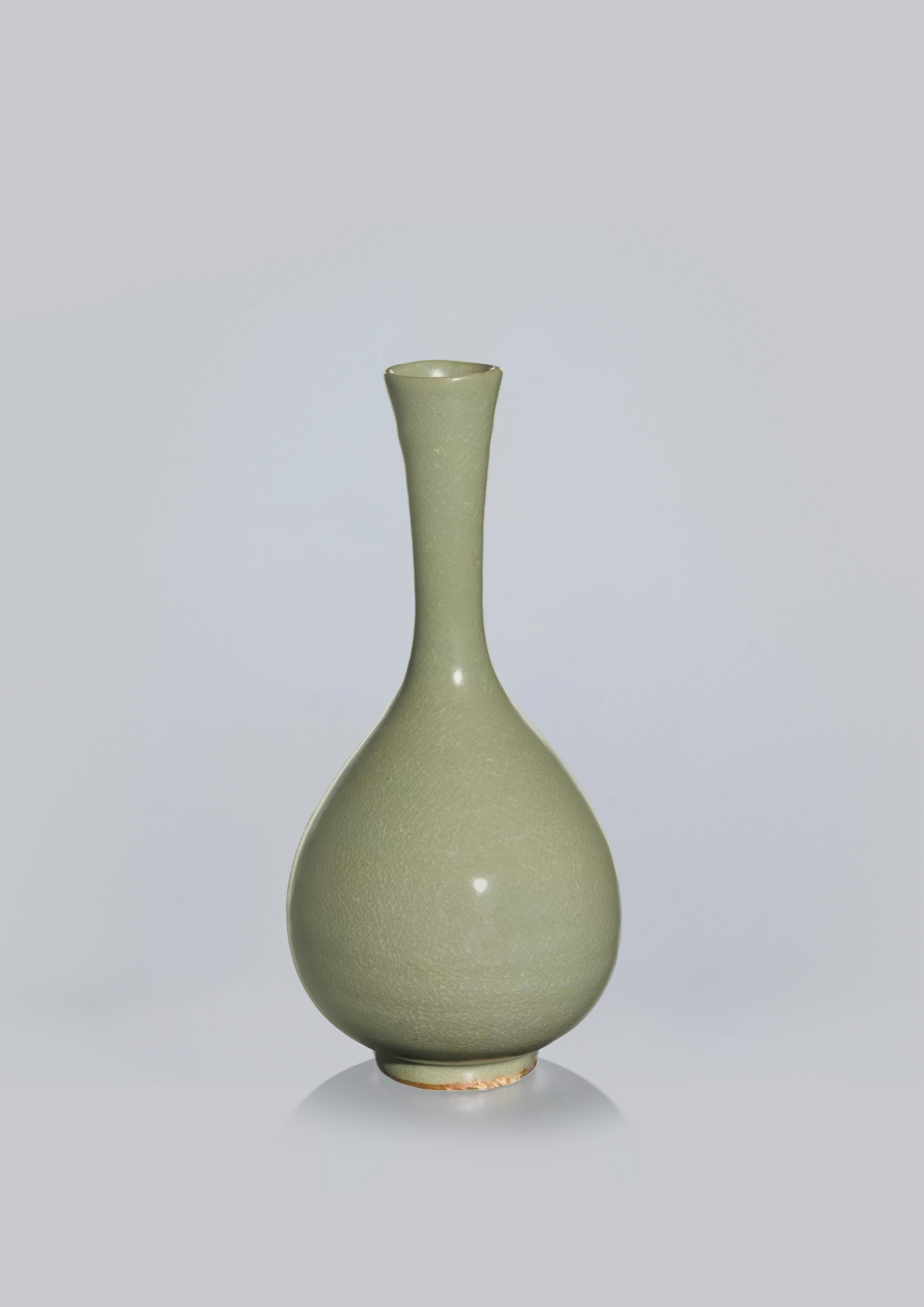 宋 汝窑粉青釉长颈瓶